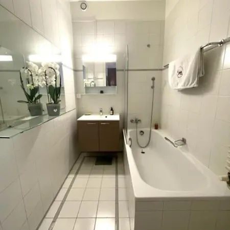 - Eaux Vives Apartment
