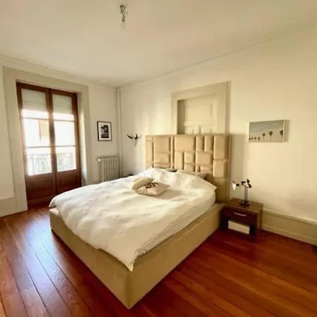 - Eaux Vives Appartement
